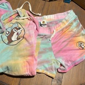 Matching buc-ee’s super soft tie dye hoodie and shorts in great condition. XXL